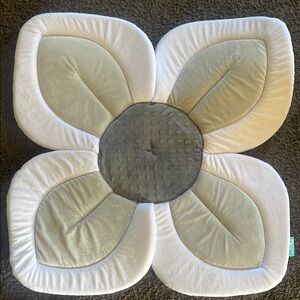 Blooming Baby Lotus Baby Bath Mat - White and Gray